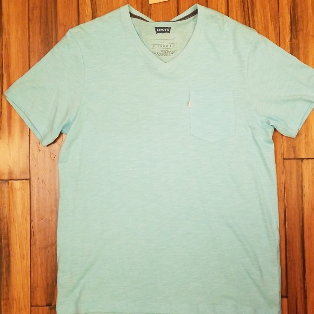 Men's Levi's shirt